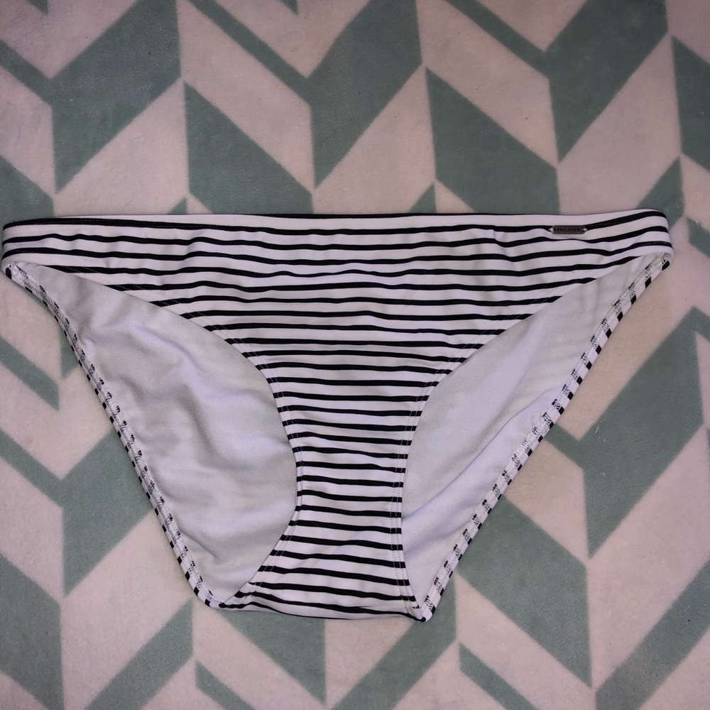 Hollister Bikini: Top & Bottom!! - Picture 3 of 4